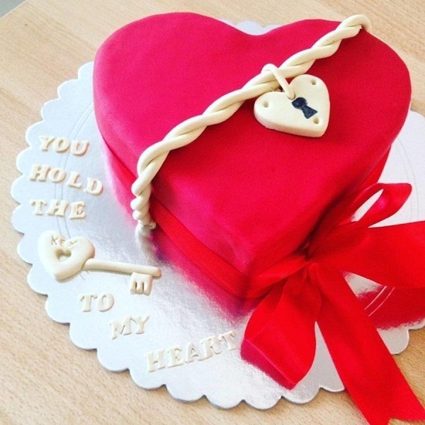 PunjabKesari, सिंपल हार्ट शेप केक इमेज, simple heart shade cake image